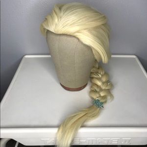 Elsa Wig with Snowflake Pins